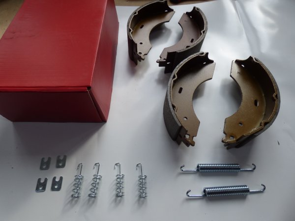 Bremsbackensatz fr Alko, AL-KO Radbremse 230x60mm Typ 2360/2361, im neutralen Karton, Komplett-Set inkl. Federn fr eine Achse