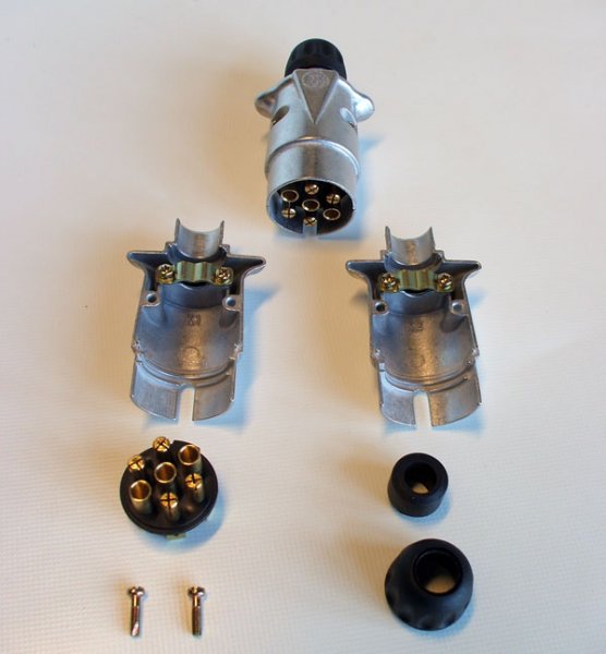 Stecker 7 Polig aus Leichtmetall mit Flachstecker / Anhänger